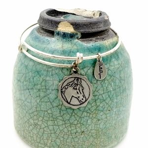 BELLA RYANN Silver HORSE EQUESTRIAN CHARM BRACELET